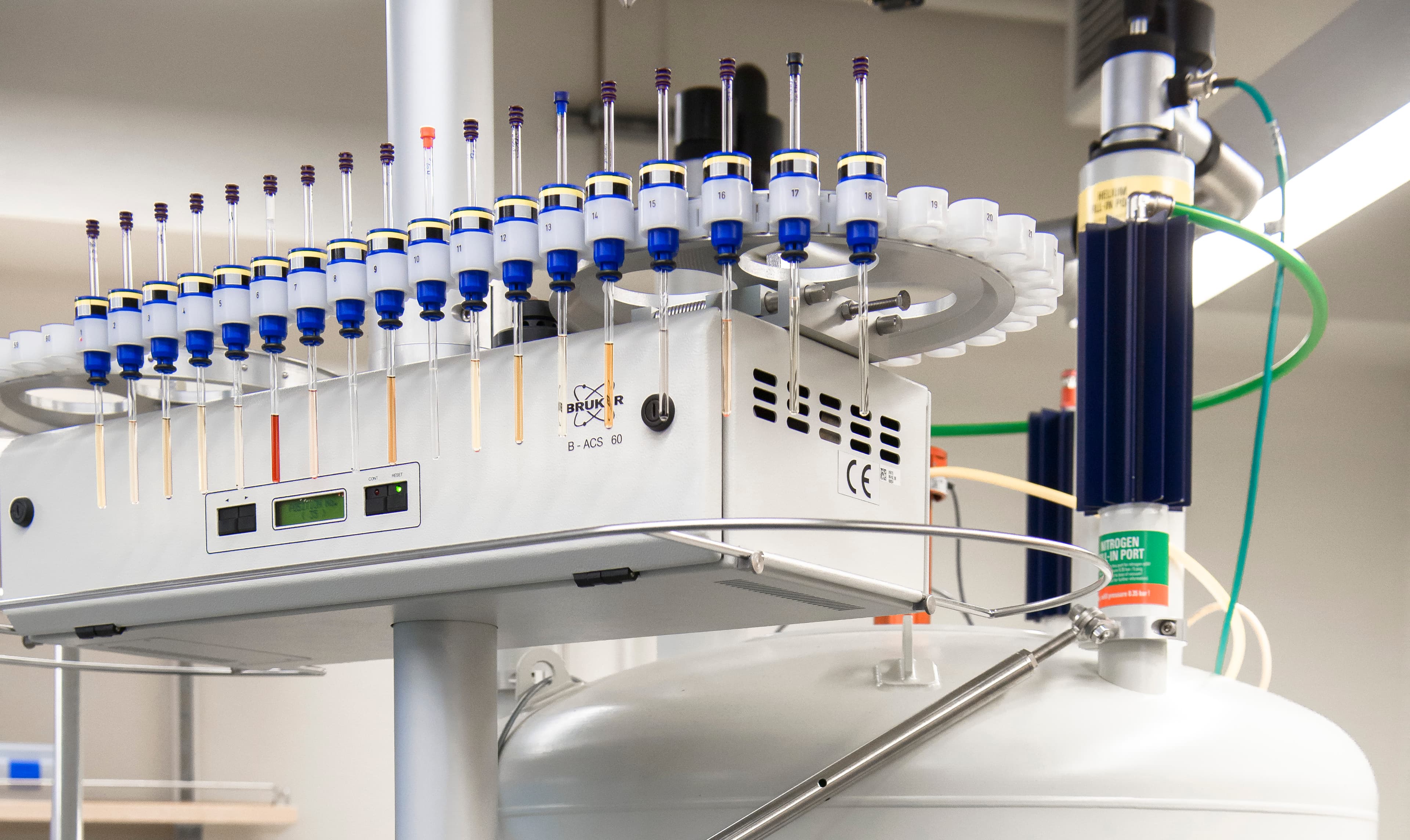Bruker 400 MHz Multinuclear (1H, 13C, 19F, 31P) NMR Spectrometer